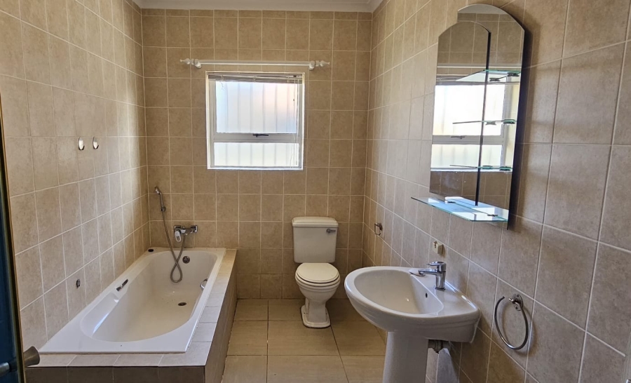 3 Bedroom Property for Sale in Franskraal Western Cape